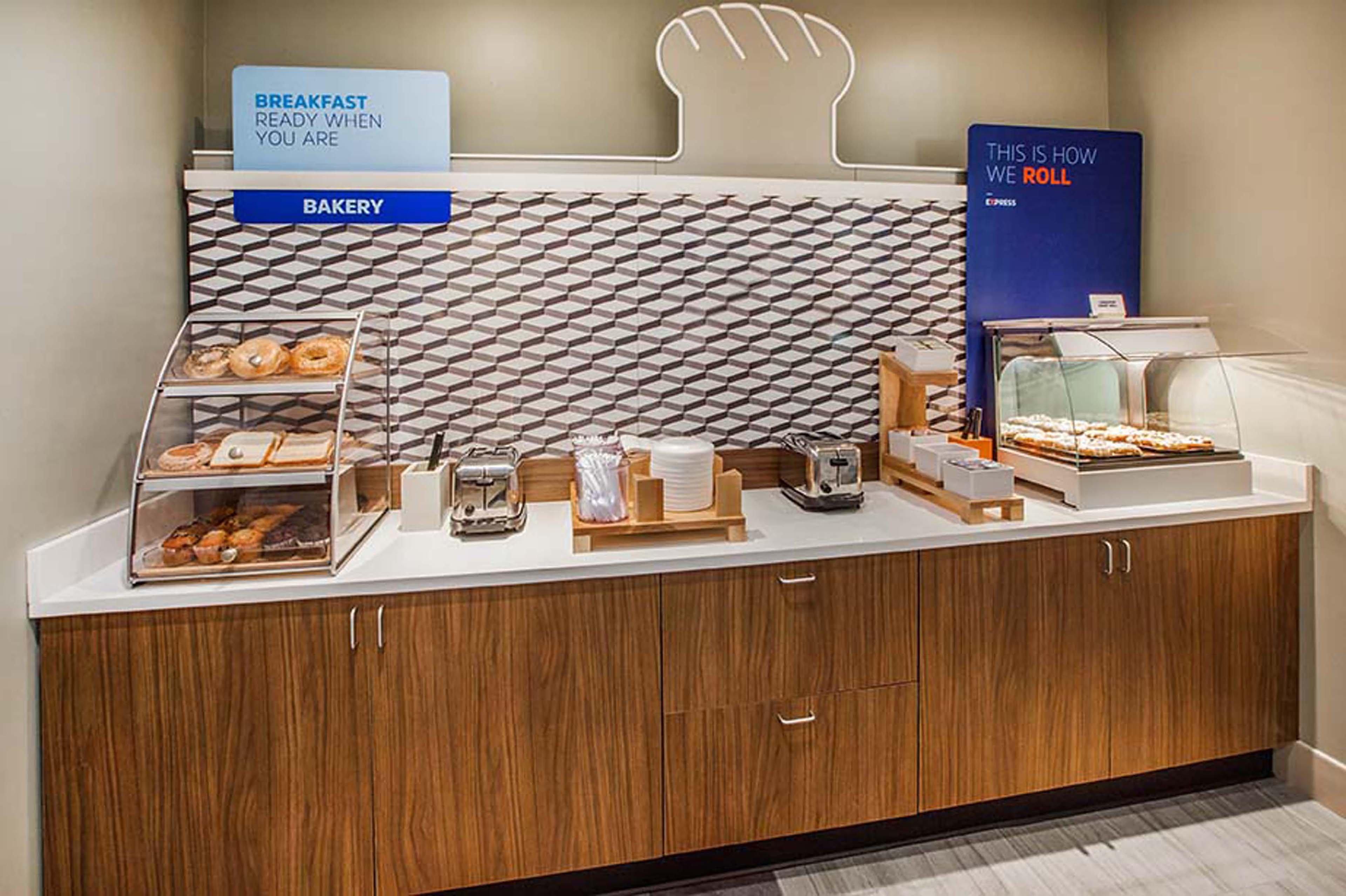 Holiday Inn Express Richmond-Brandermill-Hull Street By Ihg Exteriör bild